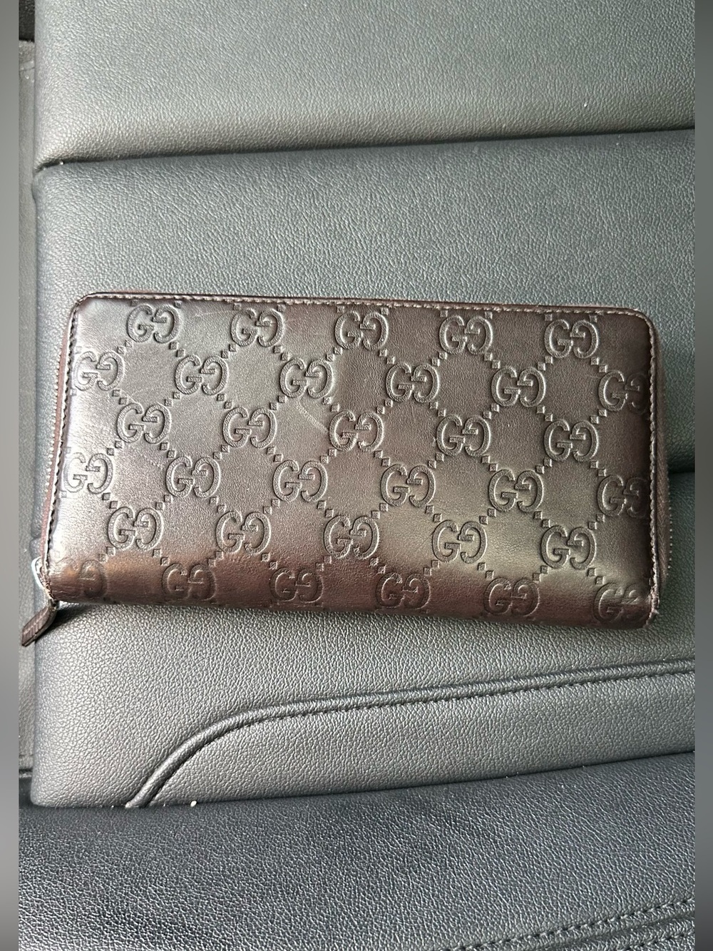 Gucci Chocolate Brown GG Zip Wallet - Picture 2 of 8